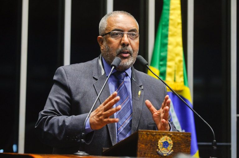 Precisamos pensar com urgência no Brasil pós-pandemia, diz Paulo Paim